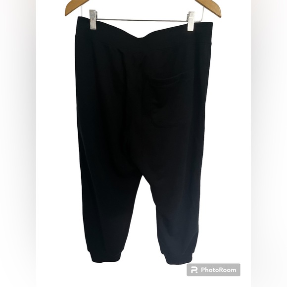 Uniqlo sweatpants- black - Picture 2 of 3